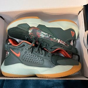 Nike Freak 2 sneakers